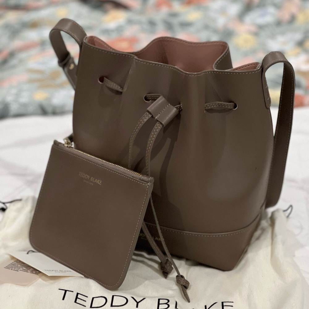 👛 Teddy Blake Taupe Bucket Bag w Matching Pouch, Dust Cover in Original Box.
